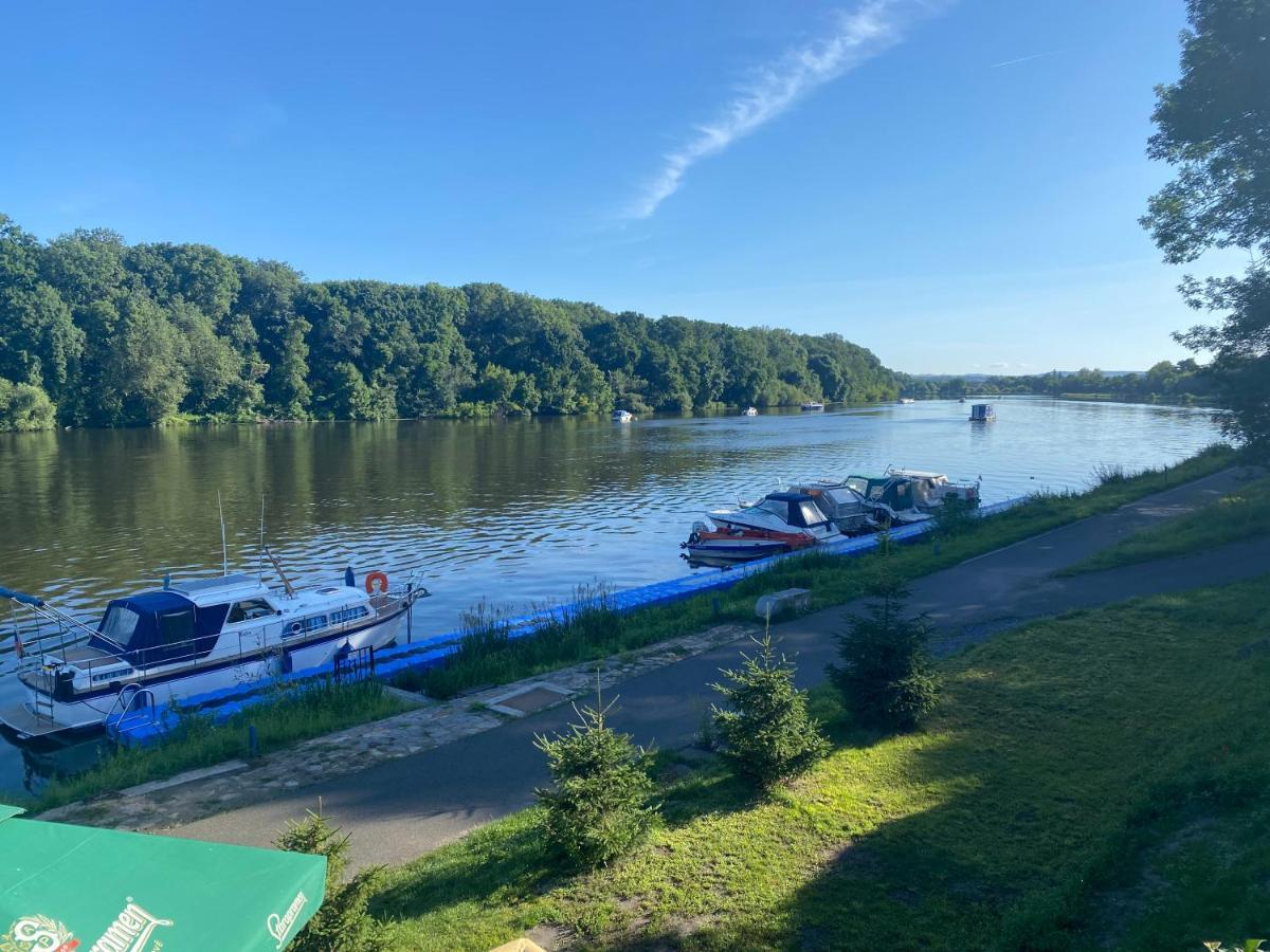 Zouw Hausboat Zakotven -Pouze Ubytovani Roudnice nad Labem Exteriör bild