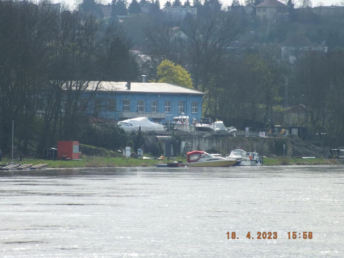 Zouw Hausboat Zakotven -Pouze Ubytovani Roudnice nad Labem Exteriör bild