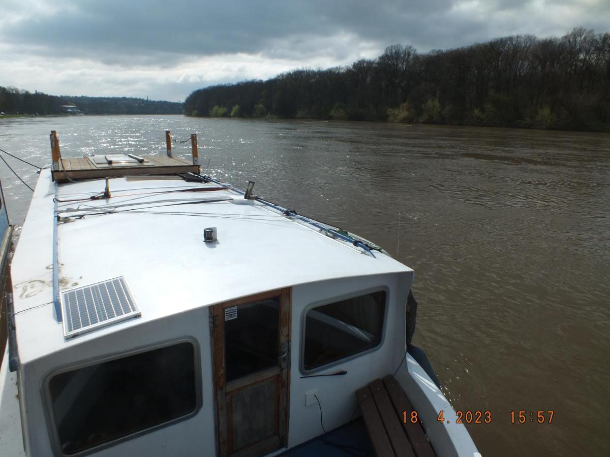 Zouw Hausboat Zakotven -Pouze Ubytovani Roudnice nad Labem Exteriör bild