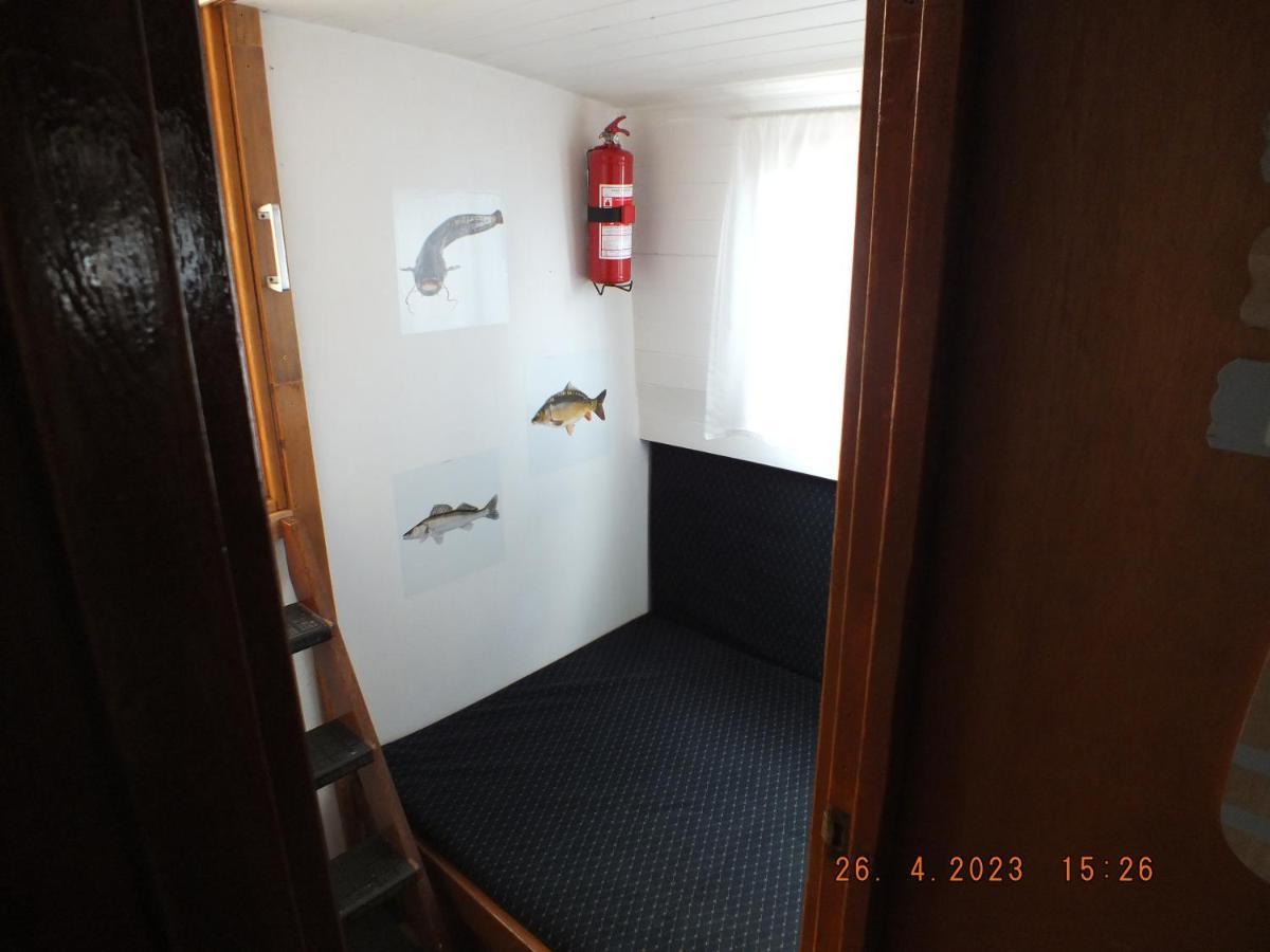 Zouw Hausboat Zakotven -Pouze Ubytovani Roudnice nad Labem Exteriör bild