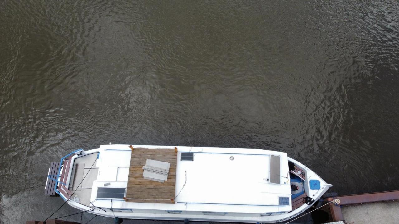 Zouw Hausboat Zakotven -Pouze Ubytovani Roudnice nad Labem Exteriör bild