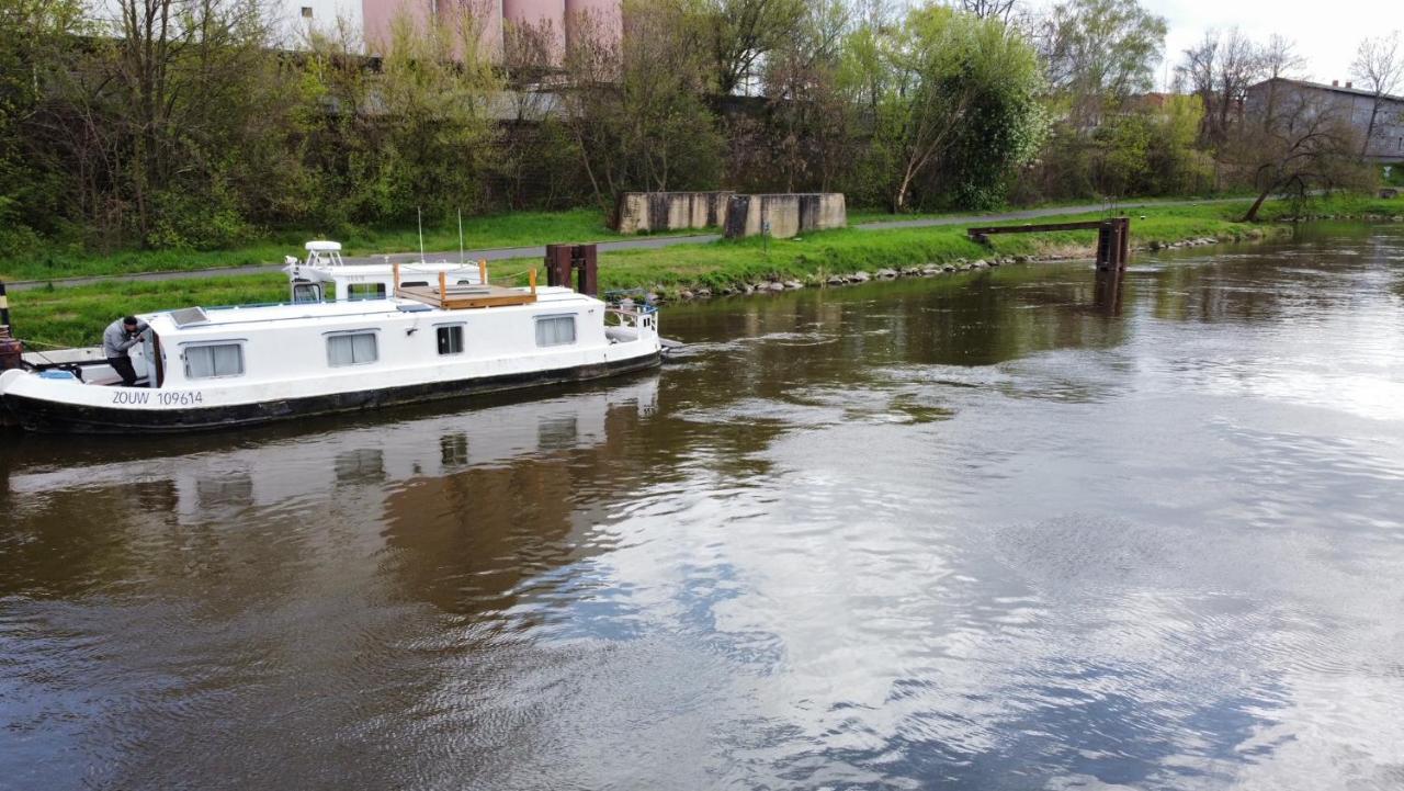 Zouw Hausboat Zakotven -Pouze Ubytovani Roudnice nad Labem Exteriör bild