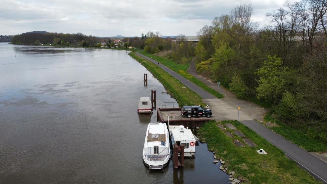Zouw Hausboat Zakotven -Pouze Ubytovani Roudnice nad Labem Exteriör bild