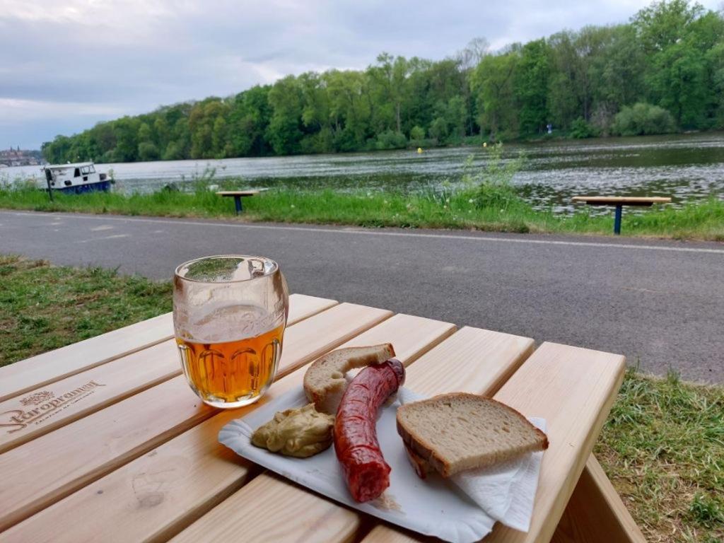 Zouw Hausboat Zakotven -Pouze Ubytovani Roudnice nad Labem Exteriör bild